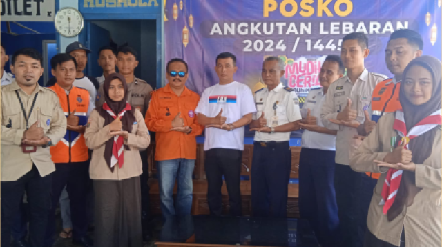 Ka Kwarcab Gerakan Pramuka Kabupaten Purbalingga, Kak Tri Gunawan Setyadi melakukan monitoring di Posko Aksi Pramuka Peduli Karya Bakti Lebaran 2024 (APPKBL) 2024 Kwarran Bobotsari, Minggu 07 April 2024. Foto: Humas dan Informatika Kwarcab Purbalingga