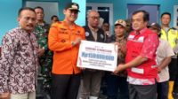 Tri Gunawan Setyadi, Ketua Gerakan Pramuka Kwartir Cabang (Kwarcab) Purbalingga, mendampingi Bupati Purbalingga Fahmi Muhammad Hanif selaku Ketua Majelis Pembimbing Cabang (Ka Mabicab) Kabupaten Purbalingga menyerahkan donasi Bumbung Kemanusiaan Pramuka Rp.150.000.000 kepada pengurus PMI Cabang Purbalingga, di Posko Tanggap  Darurat Desa Serang, Kamis 5 Februari 2026