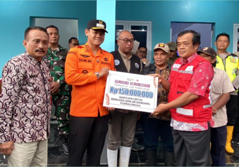 Tri Gunawan Setyadi, Ketua Gerakan Pramuka Kwartir Cabang (Kwarcab) Purbalingga, mendampingi Bupati Purbalingga Fahmi Muhammad Hanif selaku Ketua Majelis Pembimbing Cabang (Ka Mabicab) Kabupaten Purbalingga menyerahkan donasi Bumbung Kemanusiaan Pramuka Rp.150.000.000 kepada pengurus PMI Cabang Purbalingga, di Posko Tanggap  Darurat Desa Serang, Kamis 5 Februari 2026