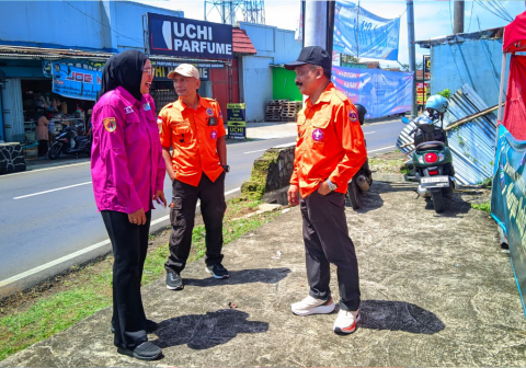 Ketua Kwarcab Purbalingga, Kak Tri Gunawan Setyadi saat monitoring Posko Aksi Pramuka Peduli Karya Bakti Lebaran di Kwarran Bobotsari