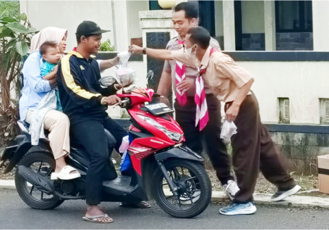 Pramuli Kwarran Kertanegara melaksanakan aksi sosial berbagi takjil pada Sabtu 14 Maret 2026.