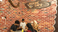 Mengusung nama Rescue Café, kedai kopi besutan anggota Pramuka Peduli (Pramuli) Kwarcab Purbalingga ini menawarkan konsep unik yang kental dengan nuansa aktivitas penyelamatan. Sumber Foto: Humas dan Informatika Kwarcab Purbalingga