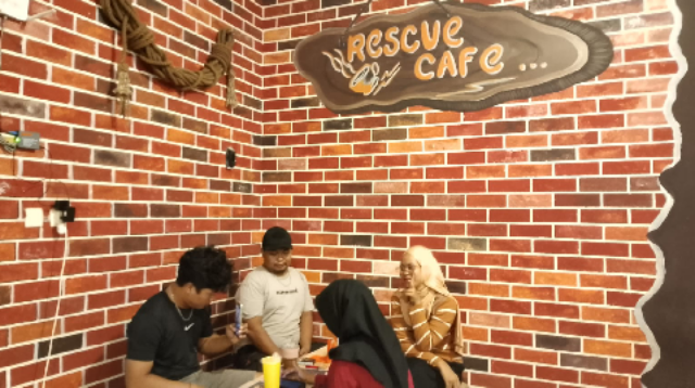 Mengusung nama Rescue Café, kedai kopi besutan anggota Pramuka Peduli (Pramuli) Kwarcab Purbalingga ini menawarkan konsep unik yang kental dengan nuansa aktivitas penyelamatan. Sumber Foto: Humas dan Informatika Kwarcab Purbalingga