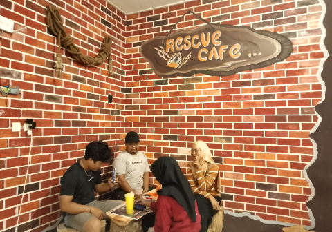 Mengusung nama Rescue Café, kedai kopi besutan anggota Pramuka Peduli (Pramuli) Kwarcab Purbalingga ini menawarkan konsep unik yang kental dengan nuansa aktivitas penyelamatan. Sumber Foto: Humas dan Informatika Kwarcab Purbalingga Mengusung nama Rescue Café, kedai kopi besutan anggota Pramuka Peduli (Pramuli) Kwarcab Purbalingga ini menawarkan konsep unik yang kental dengan nuansa aktivitas penyelamatan. Sumber Foto: Humas dan Informatika Kwarcab Purbalingga
