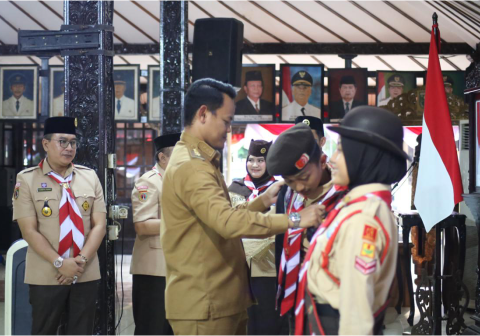 Ketua Majelis Pembina Cabang Gerakan Pramuka Kwartir Cabang Kabupaten Purbalingga, Kak Fahmi M. Hanif, melepas keberangkatan Kontingen Jambore Nasional XII Tahun 2026.