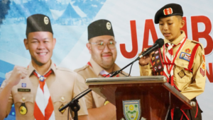 Perwakilan kontingen, Muhammad Sidqi Teja pamitan serta permohonan doa restu kepada Ketua Majelis Pembina Cabang Gerakan Pramuka Purbalingga, Fahmi M. Hanif menggunakan bahasa daerah saat pelepasan Kontingen Jambore Nasional XII Tahun 2026 Kwarcab Kabupaten Purbalingga pada Kompleks Pendopo Utama, Senin 10 Agustus 2026
