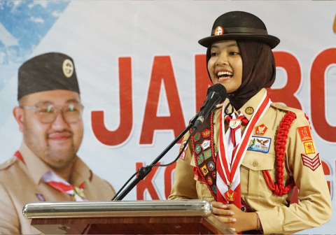Pemimpin Regu Sakura, Queen Annisa Almadina Kurniawan. Pemimpin Regu Sakura, Queen Annisa Almadina Kurniawan.